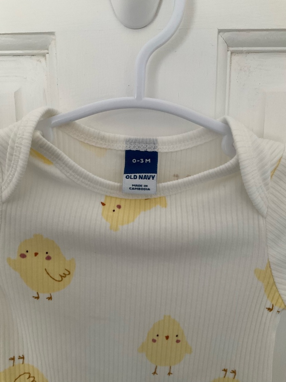 Old Navy White Ribbed Baby Onesie with Yellow Chick Print NWT - Picture 4 of 4